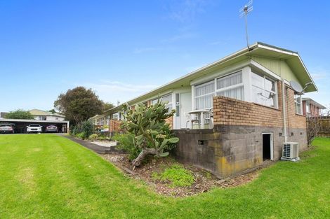 Photo of property in 84a Royal View Road, Te Atatu South, Auckland, 0610