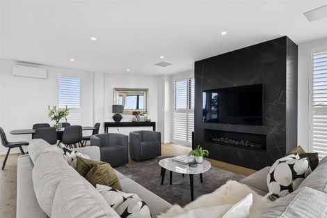 Photo of property in 11a Montgomery Avenue, Rothesay Bay, Auckland, 0630