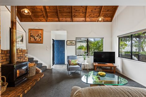 Photo of property in 3 Lantana Road, Green Bay, Auckland, 0604