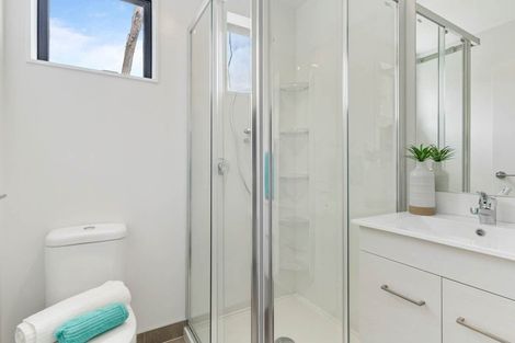 Photo of property in 40 Tokai Place, Glen Eden, 0602