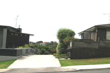 Photo of property in 1/1005 Beach Road, Torbay, Auckland, 0630