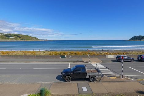 Photo of property in 18 Lyall Parade, Lyall Bay, Wellington, 6022
