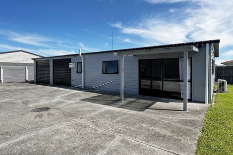 Photo of property in 26 Cumberland Place, Kelvin Grove, Palmerston North, 4414
