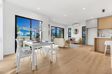 Photo of property in 3a Raupapa Street, Northcote, Auckland, 0627