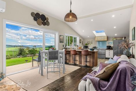 Photo of property in 17 Oparakau Road, Matakohe, 0594