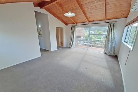 Photo of property in 14 La Roche Place, Northcote, Auckland, 0627