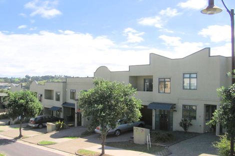 Photo of property in 28/6 Pannill Place, Oteha, Auckland, 0632