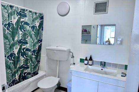 Photo of property in Hobson Court Flats, 65/70u Hobson Street, Thorndon, Wellington, 6011