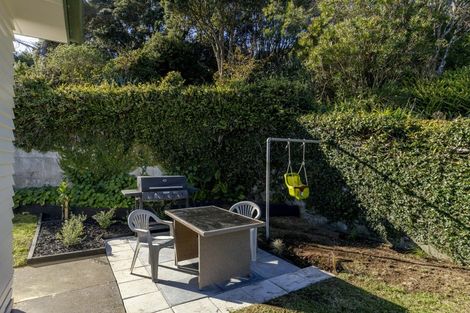 Photo of property in 15 Simons Street, Moturoa, New Plymouth, 4310