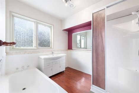 Photo of property in 16 De Val Drive, Titirangi, Auckland, 0604