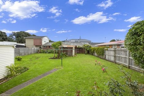 Photo of property in 11 West Hoe Road, Orewa, 0931