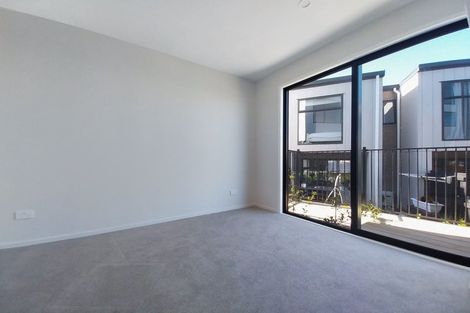 Photo of property in 2 Mikoikoi Crescent, Mangere Bridge, Auckland, 2022