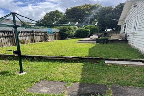Photo of property in 8 Waiari Road, Conifer Grove, Takanini, 2112
