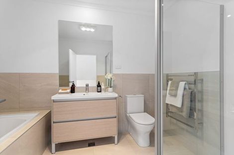 Photo of property in 42 Cambie Avenue, Red Beach, 0932