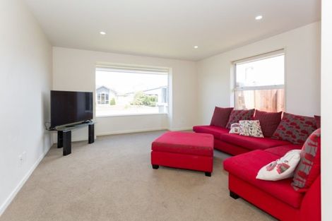 Photo of property in 37 Davaar Crescent, Broomfield, Christchurch, 8042