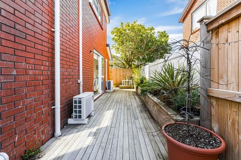 Photo of property in 5 Dawnhaven Drive, Te Atatu Peninsula, Auckland, 0610