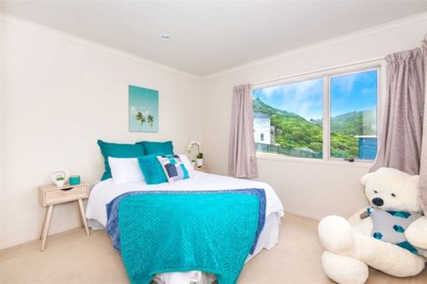 Photo of property in 45 Tamworth Crescent, Newlands, Wellington, 6037