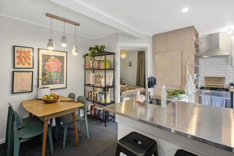 Photo of property in 10 Governor Road, Northland, Wellington, 6012