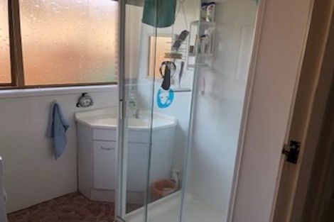Photo of property in 1/2 Vodanovich Road, Te Atatu South, Auckland, 0610
