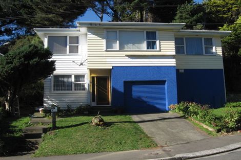 Photo of property in 11 Lomond Street, Newlands, Wellington, 6037