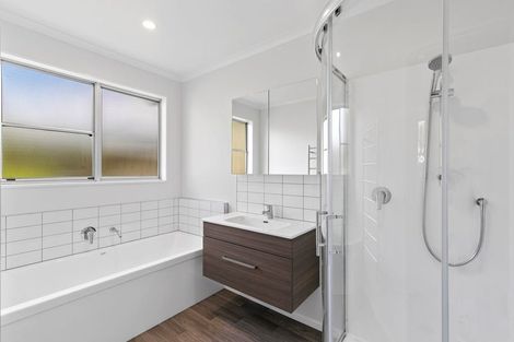 Photo of property in 97 Glanmire Road, Newlands, Wellington, 6037