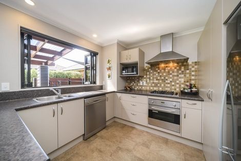 Photo of property in 78 Geneva Terrace, Kelvin Grove, Palmerston North, 4414