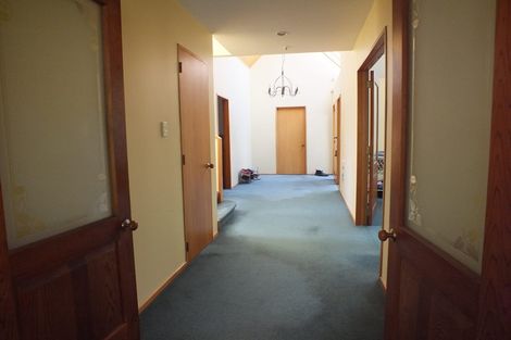 Photo of property in 11 Brockhall Lane, Avonhead, Christchurch, 8042