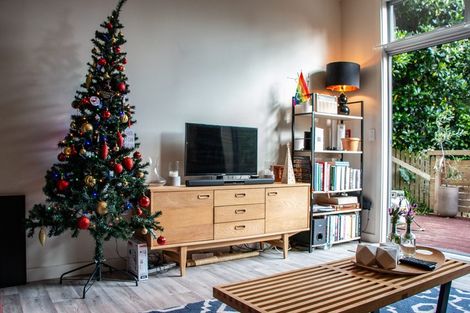 Photo of property in 59 Mortimer Terrace, Brooklyn, Wellington, 6021