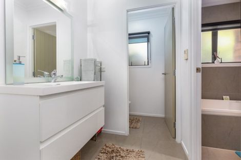 Photo of property in 9 Northvale Place, Pukekohe, 2120