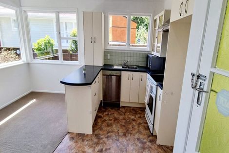 Photo of property in 4 Beverley Grove, Paparangi, Wellington, 6037