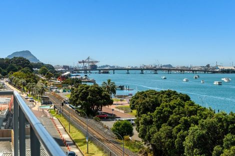 Photo of property in 72 Devonport Road, Tauranga, 3110