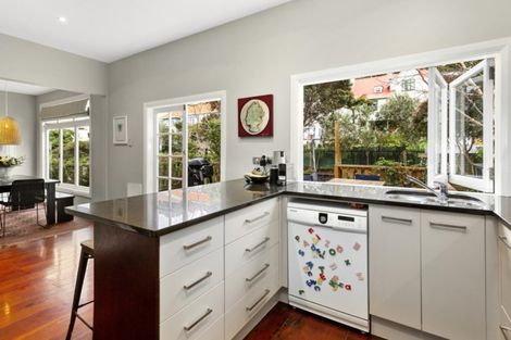 Photo of property in 18 Hohiria Road, Hataitai, Wellington, 6021