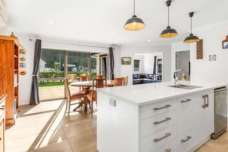 Photo of property in 17 Alf Simpson Drive, Whitianga, 3510