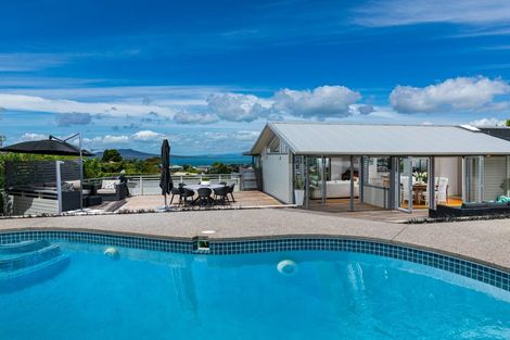 Photo of property in 25 Parr Terrace, Castor Bay, Auckland, 0620