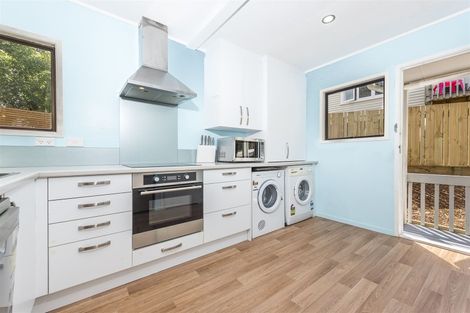 Photo of property in 23 Luckens Road, West Harbour, Auckland, 0618