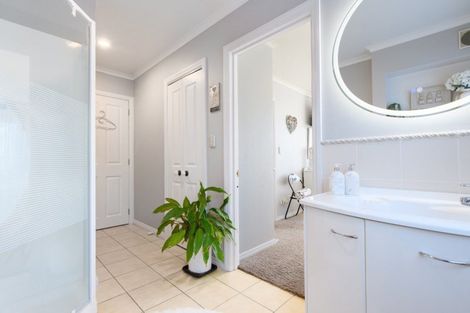 Photo of property in 5 Downing Place, Welcome Bay, Tauranga, 3112