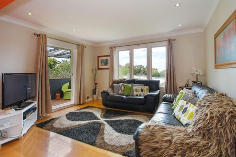 Photo of property in 2/111 Beach Road, Castor Bay, Auckland, 0620