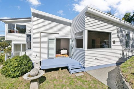 Photo of property in 15 Romney Square, Tawa, Wellington, 5028