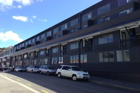 Photo of property in 8 Torrens Terrace, Mount Cook, Wellington, 6011