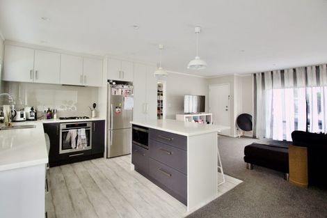 Photo of property in 2a Taipari Road, Te Atatu Peninsula, Auckland, 0610