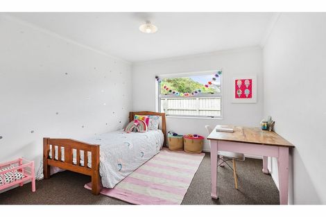 Photo of property in 19 Cresswell Place, Johnsonville, Wellington, 6037