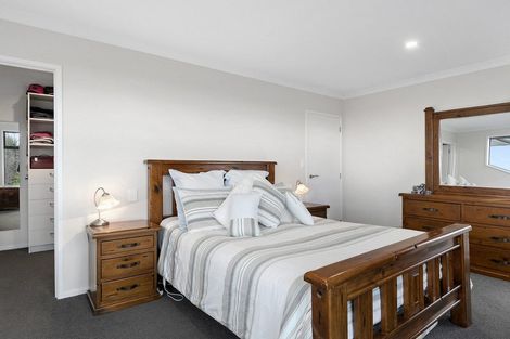 Photo of property in 37 Bert Wall Drive, Omokoroa, 3114