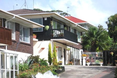 Photo of property in 27 Pakira Avenue, Glendene, Auckland, 0602