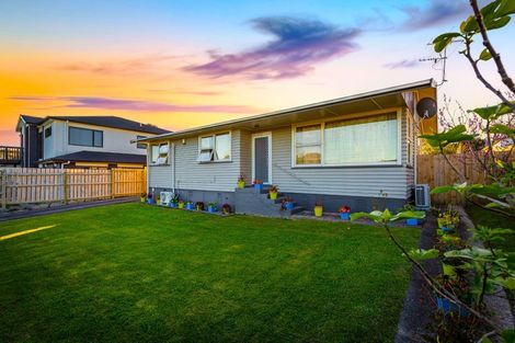 Photo of property in 18 Blue Way, Glendene, Auckland, 0602