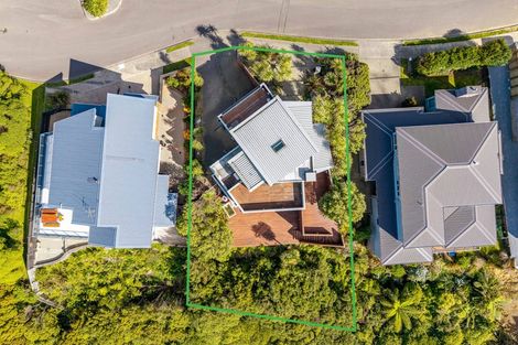 Photo of property in 71 Tamworth Crescent, Newlands, Wellington, 6037