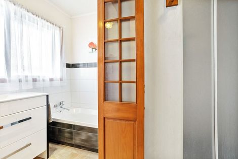 Photo of property in 12 Muscat Place, Henderson, Auckland, 0612