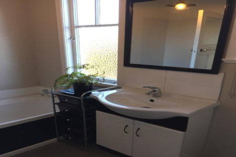 Photo of property in 28 Matenga Street, Waikanae, 5036