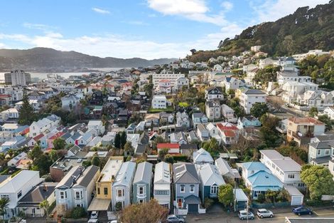 Photo of property in 33 Queen Street, Mount Victoria, Wellington, 6011
