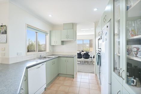 Photo of property in 4 Sandhurst Rise, Henderson, Auckland, 0612