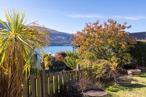 Photo of property in 75 Cedar Drive, Kelvin Heights, Queenstown, 9300